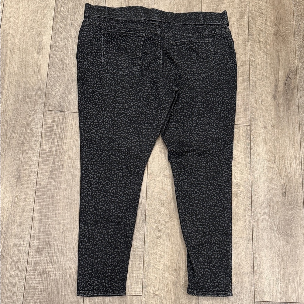 Levi's Women’s Leopard Patterned Black Stretch Leggings Skinny Jeans Size 22 - Picture 2 of 6